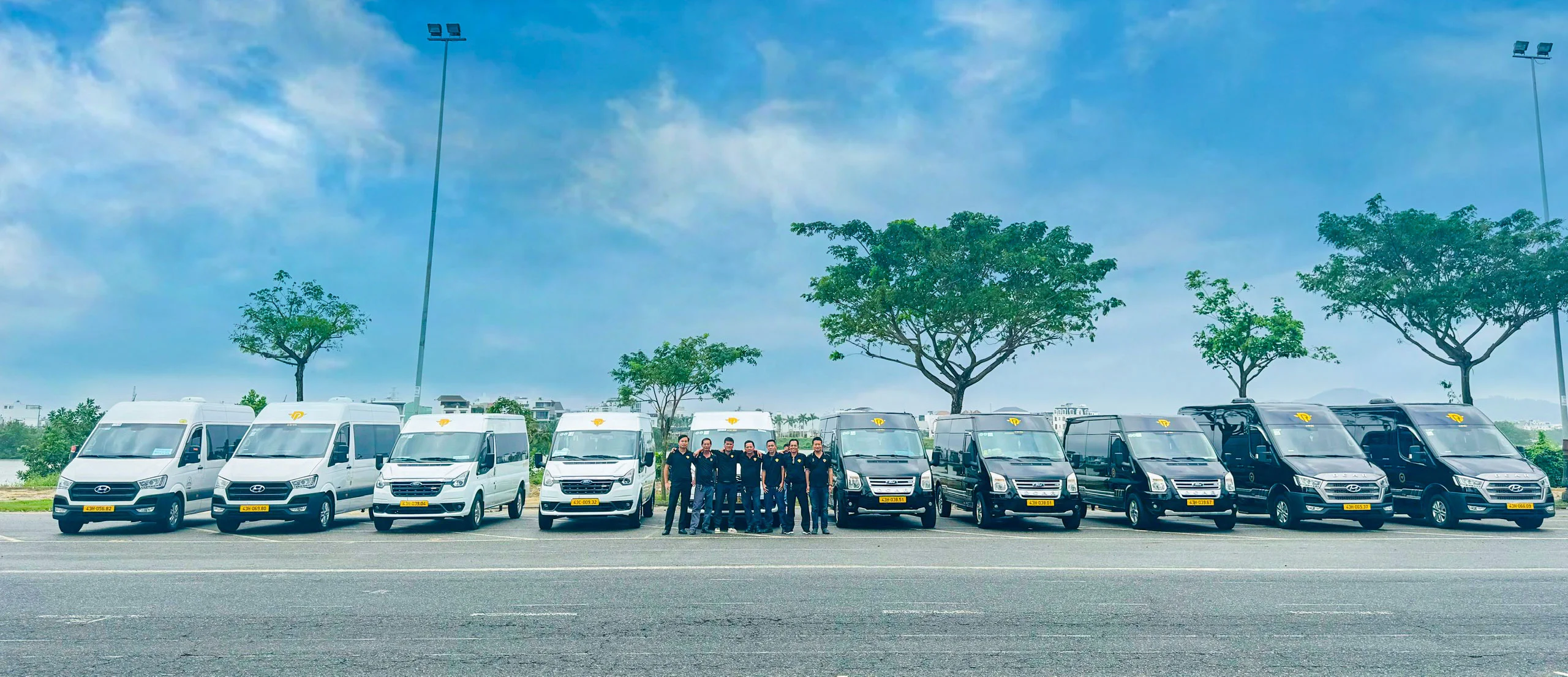 Toàn cảnh đội xe và đội ngũ Duy Tân