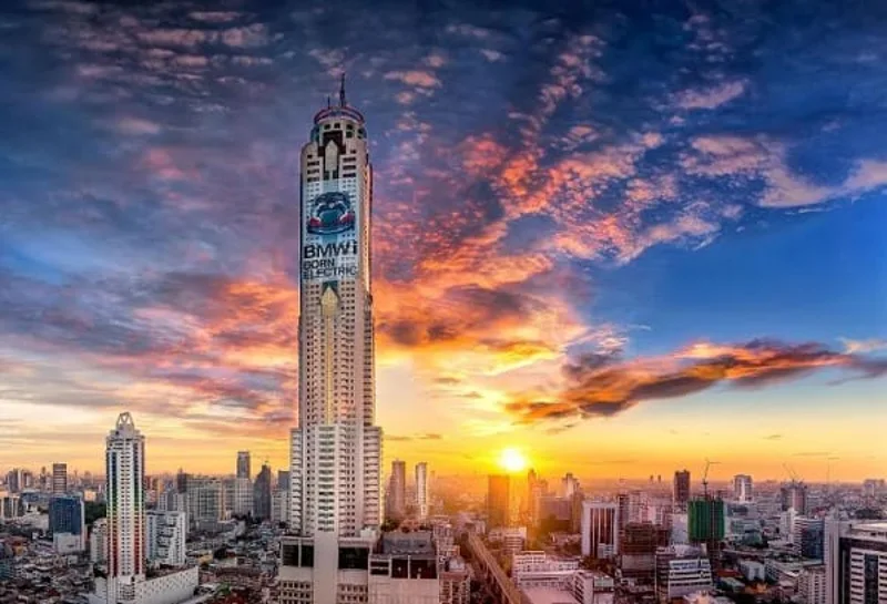 Baiyoke Sky trong cảnh thành phố Bangkok