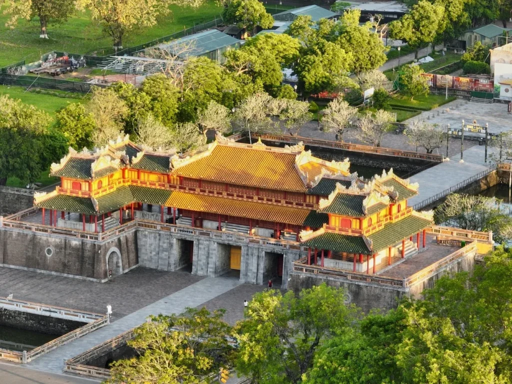 Ngọ Môn tại Đại Nội Huế nhìn từ trên cao