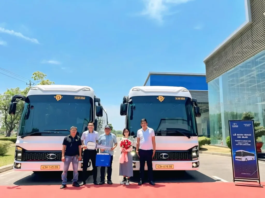 Xe du lịch 29 chỗ Duy Tân